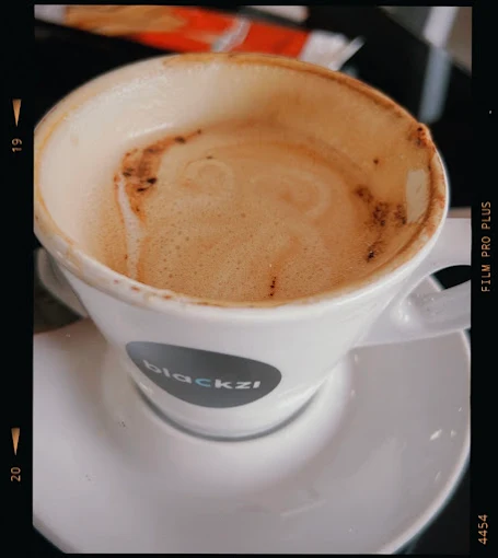 Café servido en taza de Il Buon Sapore