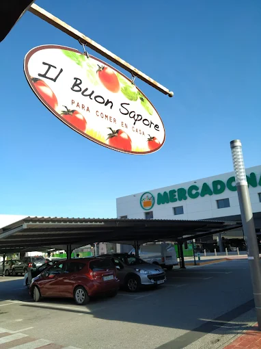 Cartel exterior de Il Buon Sapore junto a Mercadona